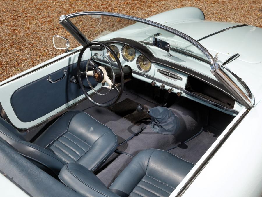 Интерьер Alfa Romeo Giulietta Spider (750) 1956 года  (фото 7 из 23)